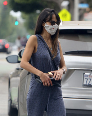 Jordana Brewster – Out in Los Angeles 08/06/2020