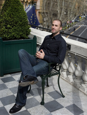 photo 5 in Joseph Fiennes gallery [id302830] 2010-10-11 00:00:00