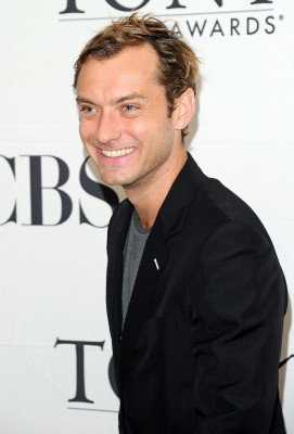 photo 22 in Jude Law gallery [id443357] 2011-12-06 00:00:00