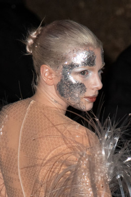 Julia Fox – Mugler Show During Paris Fashion Week 