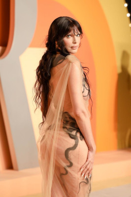 Julia Fox – at Vanity Fair Oscars Party 2025