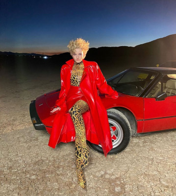 Julia Garner for Motorola // 2020