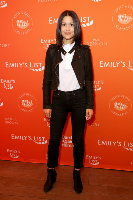Julia Jones pic #1047632