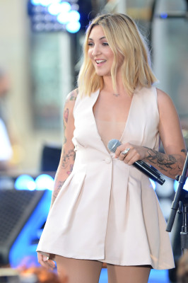 Julia Michaels - TODAY Show in New York 08/02/2018