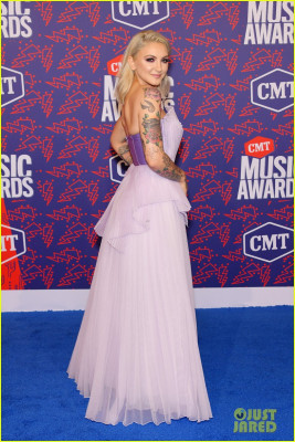 Julia Michaels - CMT Music Awards in Nashville 06/05/2019