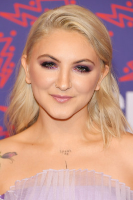 Julia Michaels - CMT Music Awards in Nashville 06/05/2019