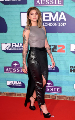 Julia Michaels - MTV EMA in London 11/12/2017