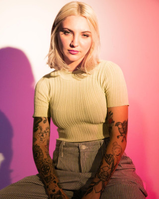 Julia Michaels - Cosmopolitan (2019)