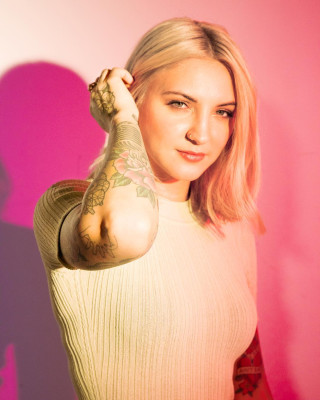 Julia Michaels - Cosmopolitan (2019)