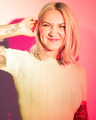 Julia Michaels - Cosmopolitan (2019)