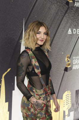 Julia Michaels - Delta Air Lines in New York 01/25/2018