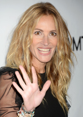 Julia Roberts – amfAR Gala 2017 in Los Angeles