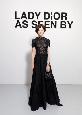 Юлия Снигирь - Открытие выставки Lady Dior As Seen By в Москве 10/14/2021