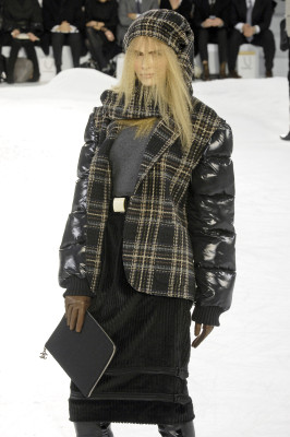 Julia Stegner pic #386497