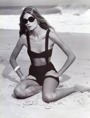 Julia Stegner pic #680010