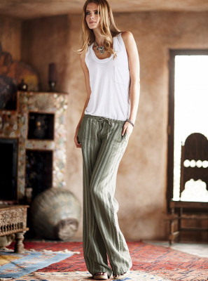 Julia Stegner pic #219332