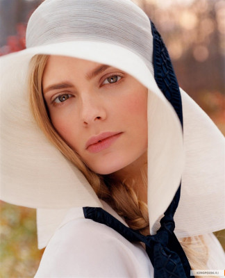 Julia Stegner pic #115586