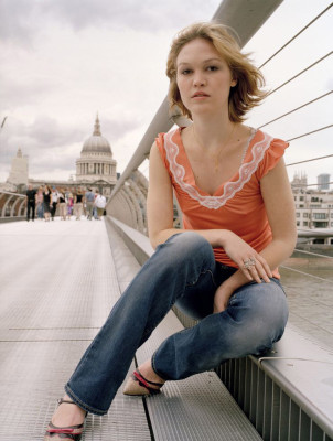 Julia Stiles pic #230561