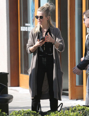 Julianne Hough – Leaving a hair salon in West Hollywood