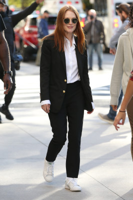 Julianne Moore - &#039;Sharper&#039; Filming Set in New York 10/19/2021