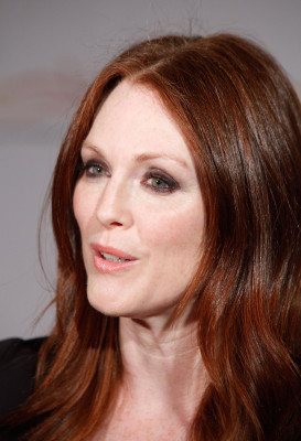 photo 17 in Julianne Moore gallery [id214026] 2009-11-30 00:00:00