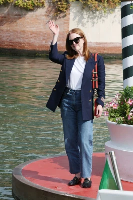 Julianne Moore - Venice 08/30/2022