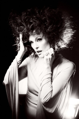 Julianne Moore – Flaunt Magazine February 2019