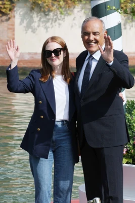 Julianne Moore - Venice 08/30/2022