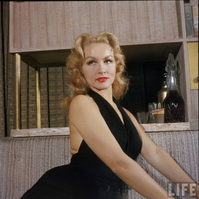 Julie Newmar pic #291124