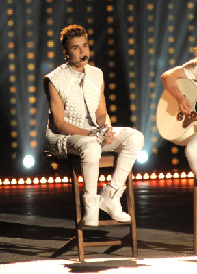 photo 25 in Justin Bieber gallery [id581045] 2012-11-13 00:00:00
