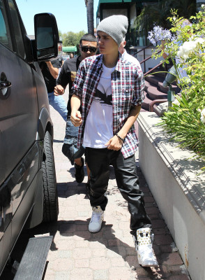 photo 3 in Bieber gallery [id532471] 2012-07-09 00:00:00