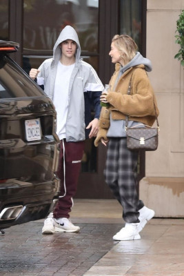 Hailey Rhode Bieber and Justin Bieber – Leave Their Hotel in Beverly Hills 01/07