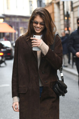 Kaia Gerber – Visits the Louis Vuitton Foundation in Paris 