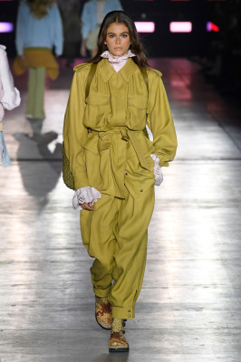 Kaia Gerber – Walks Alberta Ferretti Show at Milan Fashion Week