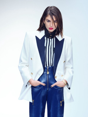 Kaia Gerber by Nathaniel Goldberg for Elle US (Dec 2021/Jan 2022)