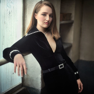 Kaitlyn Dever - Vanity Fair Oscar Portrait // 2020