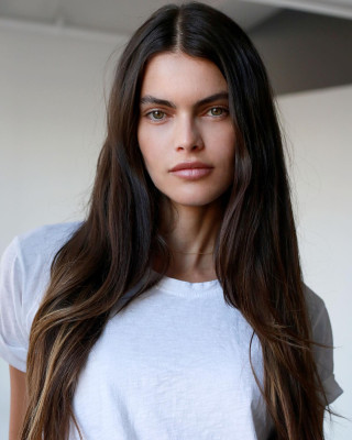 Пожалуйста, создайте галерею модели Kamila Hansen