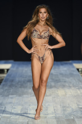 Kara del Toro pic #1204376