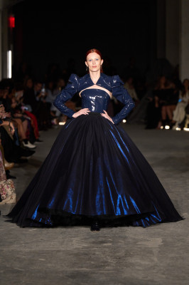 Karen Elson - Christian Siriano Autumn/Winter 2022 Fashion Show in New York