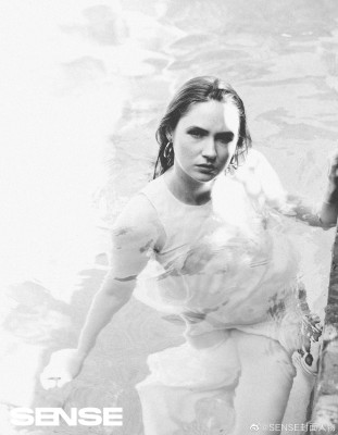 Karen Gillan by Sela Shiloni for Sense China // September 2020