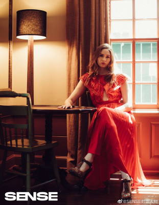 Karen Gillan by Sela Shiloni for Sense China // September 2020