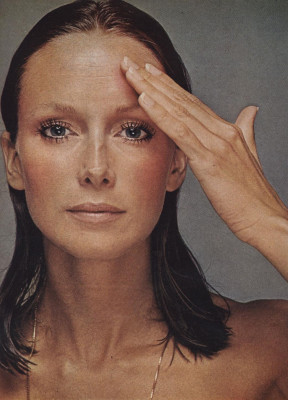 Karen Graham ~ US Vogue October 1972 by Richard Avedon
