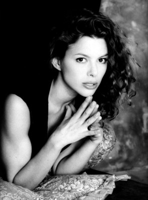 Kari Wuhrer pic #54077