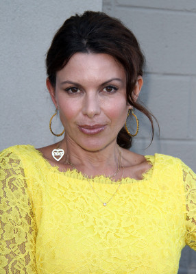 Kari Wuhrer pic #1008527