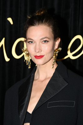 Karlie Kloss - Schiaparelli Haute Couture Fall/Winter 2022 Fashion Show in Paris