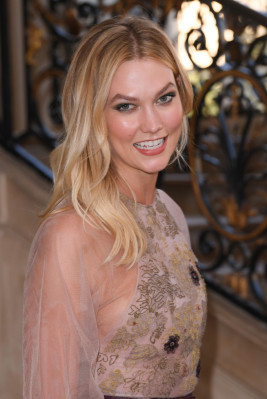 Karlie Kloss – Christian Dior Haute Couture Spring Summer 2019 Show in Paris