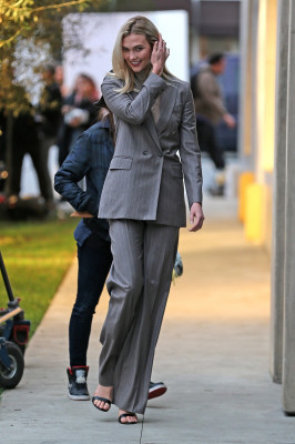 Karlie Kloss - Street Style