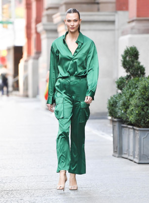 Karlie Kloss - Out and About at New York Fashion Week Spring/Summer 2023