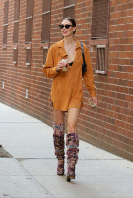 Karlie Kloss - Out and About at New York Fashion Week Spring/Summer 2023