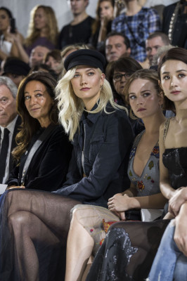 Karlie Kloss – Christian Dior Show in Paris 09/26/2017